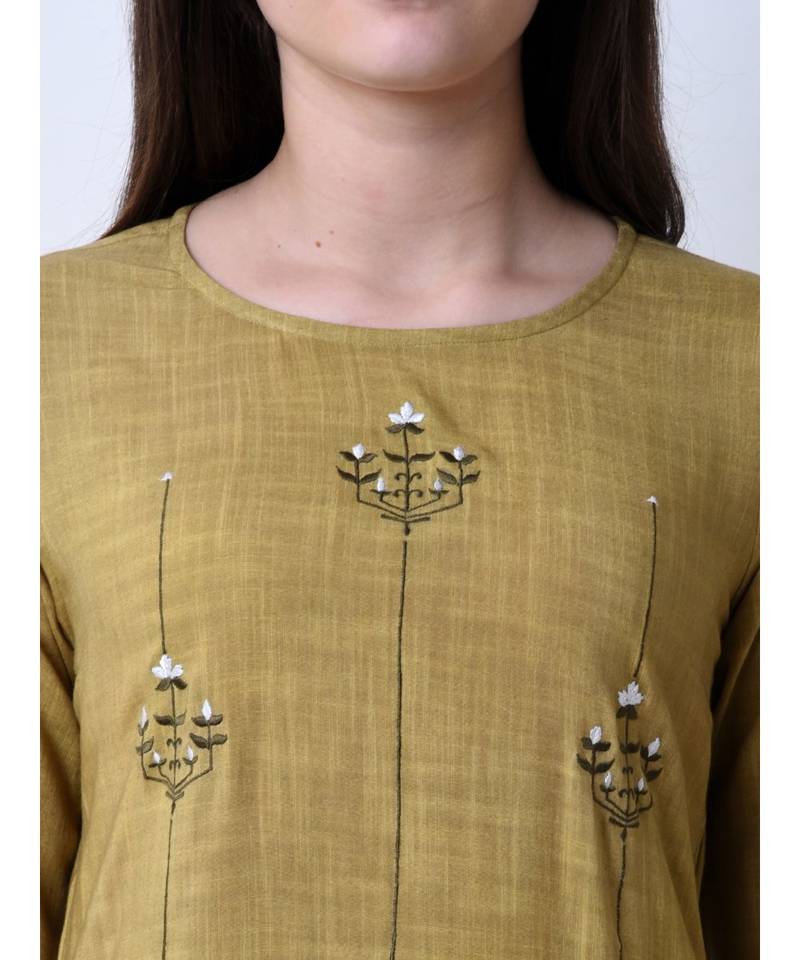 Green Women's Green Rayon Slub Embroidered Kurta