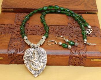 Green Agate Necklaces 1