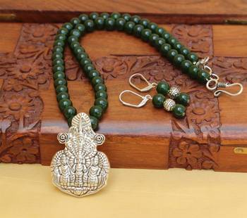 Green Agate Necklaces 1
