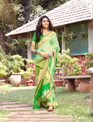 Light green woven jute saree with blouse 1