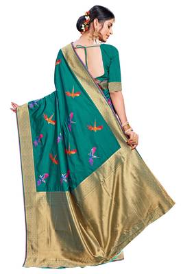 Green Woven Banarasi Silk Saree With Blouse 3