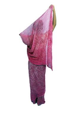 Pink printed georgette saree with blouse 4