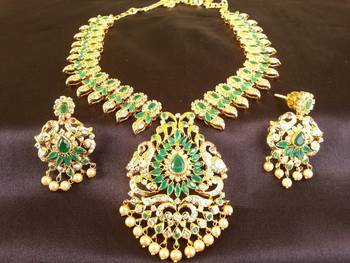Green emerald   south-indian-jewellery 1