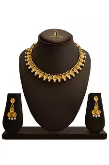 Gold pearl necklace-sets