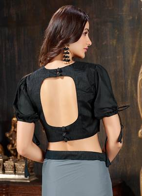 Grey plain georgette ruffle saree with blouse 4