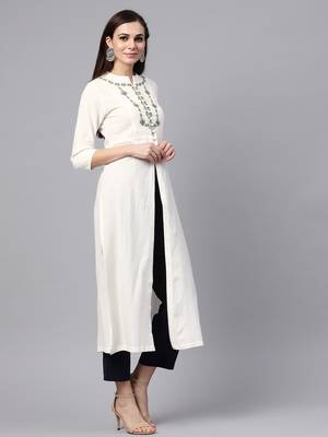 White Yoke Embroidered Kurta 4