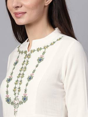White Yoke Embroidered Kurta 5