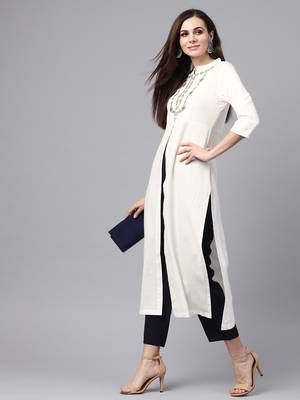 White Yoke Embroidered Kurta 6