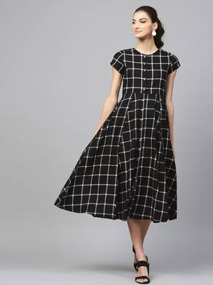 Black Check Front Open Flared Midi 1