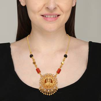 Laxmi pendant chain with coral beads SHORT 1