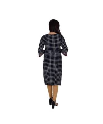 Womens Rayon Black Straight Round Neck  Knee Length Kurti 3