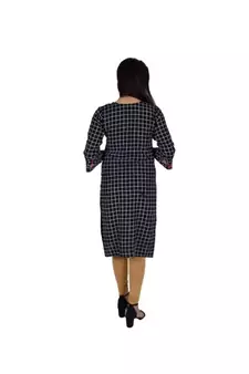 Womens Rayon Black Straight Round Neck  Knee Length Kurti