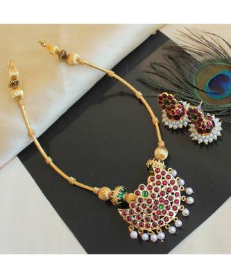 Beautiful Kemp Green Necklace Set 1