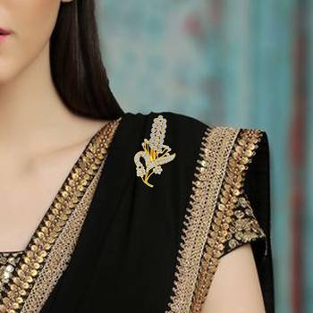 Gold brooch 2