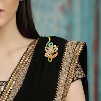 Gold brooch 2