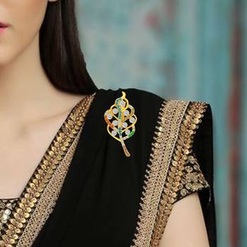 Gold brooch 2