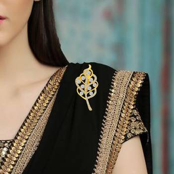 Gold brooch 2