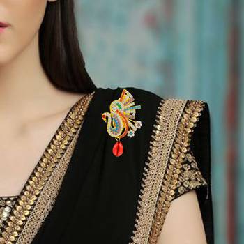 Gold brooch 2