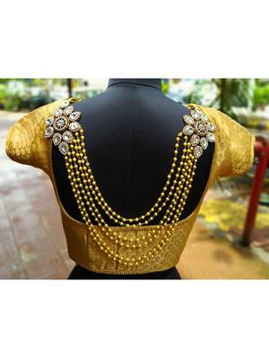 Gold brooch 1