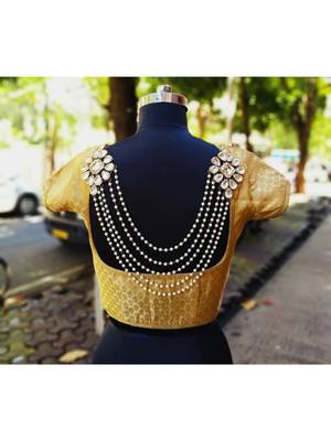 Gold brooch 1