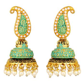 Gold earrings 1