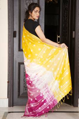 Yellow And Magenta Tie & Dye Bandhani Printed Linen Saree 2