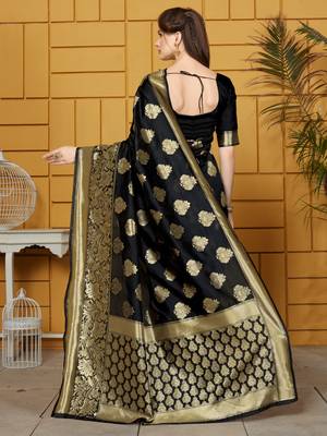 Black woven jacquard saree with blouse 3