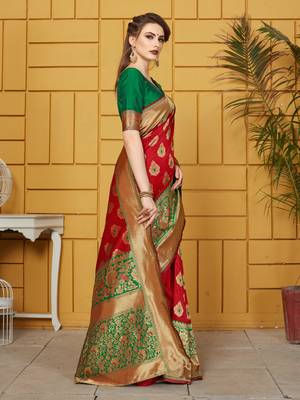 Red woven jacquard saree with blouse 3
