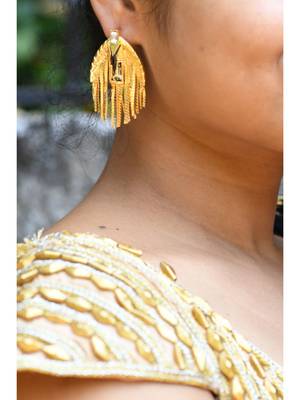 Gold earrings 2