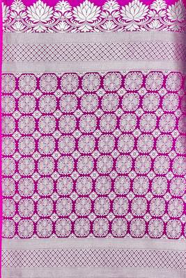 Green woven banarasi saree with blouse 4