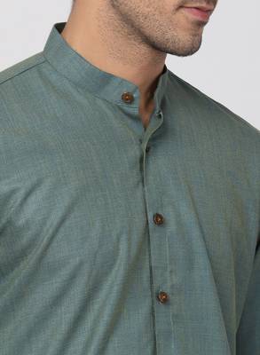 Green Plain Blended Cotton Men Kurtas 3