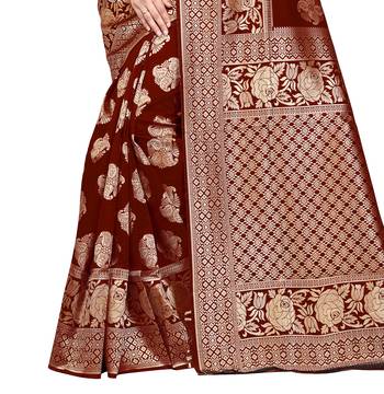 Blissta Women's Woven Maroon Banarasi Saree With Rich Pallu 4