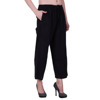 Women Cotton Black Solid Capri 3