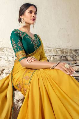 Mustard Embroidered Silk Blend Saree With Blouse 4