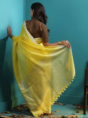 Yellow Linen Checkered Saree With Zari 3