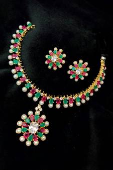 Georgeous Gold Plated Ruby, Kempu And Pearl Necklace Set
