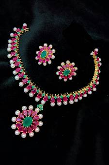 Georgeous Gold Plated Ruby And Pearl Necklace Set