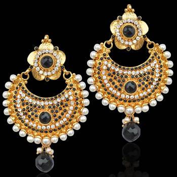Black earrings 2