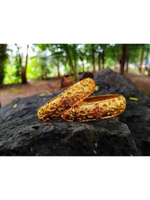 Gold bangles-and-bracelets 1