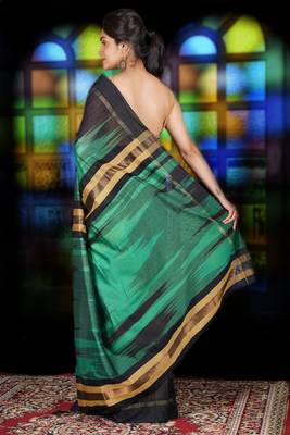 Black And Green Ikkat Weaving Blended Cotton Saree With Zari Pallu 2