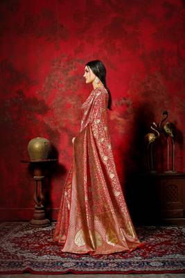 Red woven silk blend saree with blouse 4