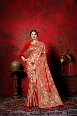 Red woven silk blend saree with blouse 5