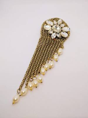 Gold brooch 1