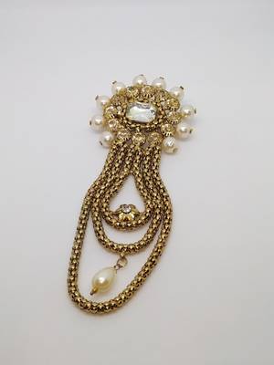 Gold brooch 1