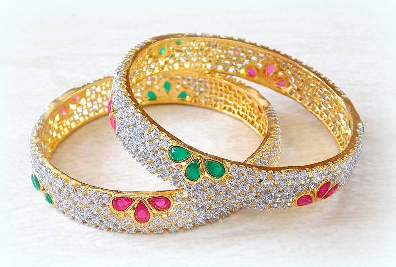 FINE AD STUD BANGLES