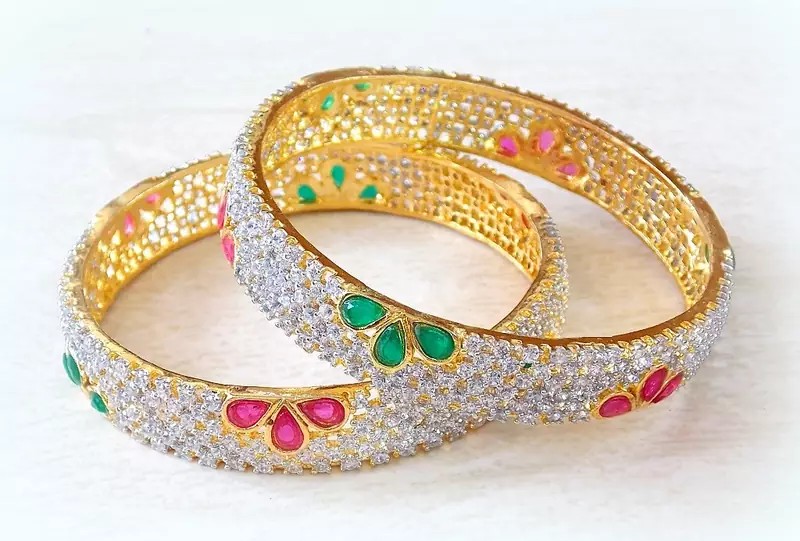 FINE AD STUD BANGLES