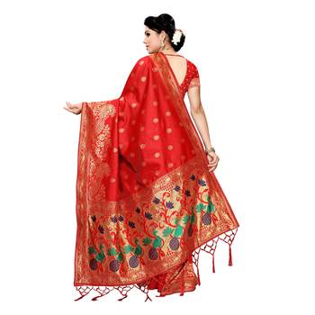 Red woven cotton silk saree with blouse 4