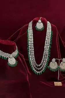 Traditional Kundan Pearl Wedding Choker Bridal Necklace Set Earrings & Maang Tikka For Women