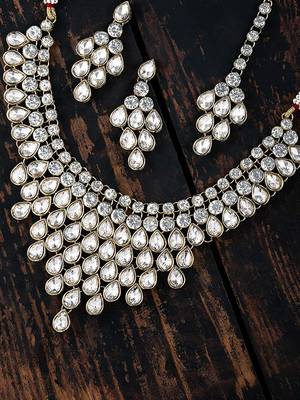 Traditional Stone Studded Bridal Choker Necklace Set Earrings & Maang Tikka For Women 2