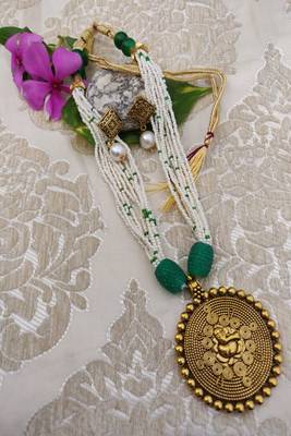 White pearl necklaces 2